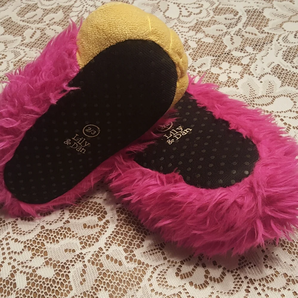 2/3 - LILY & DAN - PINK - FUZZY BIGFOOT SLIPPERS